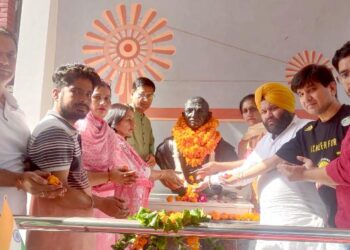 गांधी जयंती के अवसर पर आप नेताओं ने दी श्रद्धांजलि