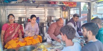 छठ पूजा की बेला पर फाउंडेशन ने आयोजित किया भंडारा