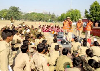एसडीआरएफ की टीम ने पुलिस कर्मचारियों, एनसीसी, स्कूल के बच्चों को आपदा प्रंबधन की दी ट्रेनिंग