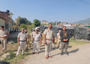 त्यौहारो को लेकर कडी सुरक्षा के मध्यनजर पुलिस नें सर्च अभियान