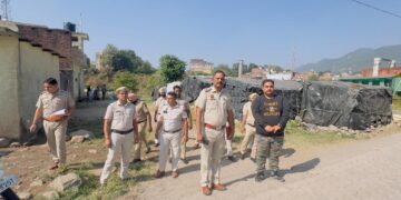 त्यौहारो को लेकर कडी सुरक्षा के मध्यनजर पुलिस नें सर्च अभियान