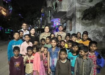 आप्रेशन स्माईल अभियान के तहत बाल दिवस पर बच्चों को पढाई करने हेतु किया प्रेरित औऱ स्टेशनरी बांटी