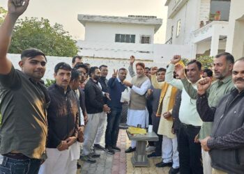 तीन राज्यों के चुनावों में भाजपा की जीत पर बराला ने कार्यकर्ताओं के संग मनाया जश्न, लड्डू बांटकर मनाई खुशी