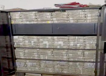 कांग्रेस सांसद के ठिकानों से 300 करोड़ मिले