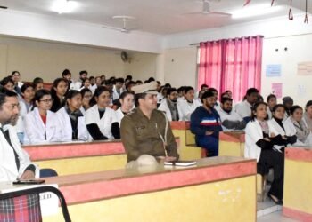 युवाओं को नशे से दूर रहने की दिलाई शपथ