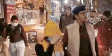 सपा सेंटर पर छापा, कई जोड़े काबू