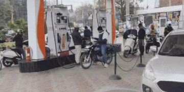 ट्रक ड्राइवरों की हड़ताल से पेट्रोल-डीजल की किल्लत, फल-सब्जी महंगे