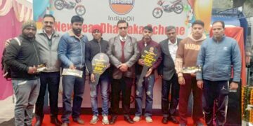 पेट्रोल पंप सिटी सर्विस सेंटर ने निकाला लक्की ड्रॉ, लोगों ने जीती मोटरसाइकिल