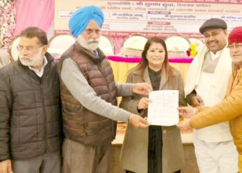 सीएचजेयू ने पत्रकारों को निशुल्क वितरित की 10-10 लाख की बीमा पॉलिसी