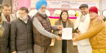 सीएचजेयू ने पत्रकारों को निशुल्क वितरित की 10-10 लाख की बीमा पॉलिसी