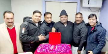 राम भक्तों की भगवान श्री राम की चरण पादुका दर्शन हेतु उमड़ी भीड़, दर्शन कर हुए निहाल