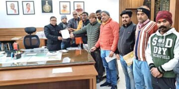 बिट्टू बजरंगी के छोटे भाई के हत्यारों की गिरफ्तारी की मांग को लेकर मुख्यमंत्री के नाम डीसी पंचकूला को सौंपा ज्ञापन