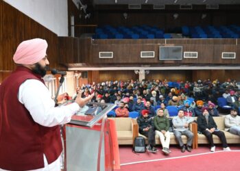 विद्यार्थियों के सीखने के स्तर को निखारने की ओर ध्यान दें अध्यापक: हरजोत सिंह बैंस