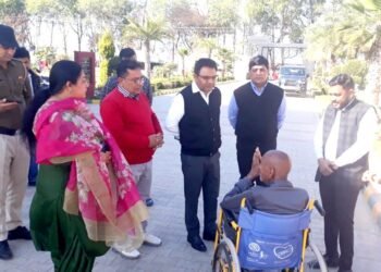 सद्गुरु कृपा अपना घर आश्रम में बुजुर्गों से मिले सेशन जज डीआर चालिया