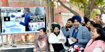 चंडीगढ़ मेयर चुनाव के अंदर की वीडियो दिखा आम आदमी पार्टी ने कहा – भाजपा वोट चोर पार्टी है