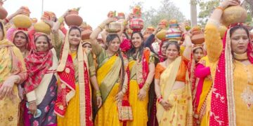 1008 महिलाओं द्वारा एक साथ सिर पर कलश उठा कर यात्रा में शामिल होने से भव्य दृश्य का प्रभाव उत्पन्न हुआ