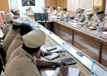 पुलिस अधिकारियो व थाना प्रभारियो के साथ क्राईम मीटिंग आयोजित