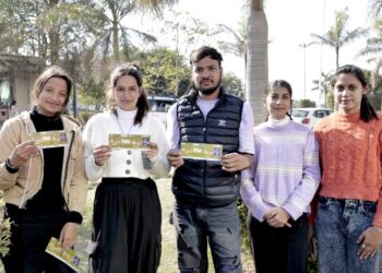 रयात एंड बाहरा युनिवर्सिटी और पीयू में सीसीएल मैच के पास प्राप्त कर खुश हुये स्टूडेंट्स