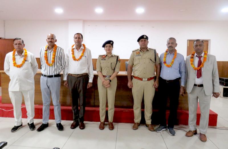 पंचकूला पुलिस के 05 पुलिसकर्मी हुए सेवानिवृत्त, विदाई समारोह में पुलिस उपायुक्त पंचकूला हिमाद्रि कौशिक ने दी शुभकामनाएं