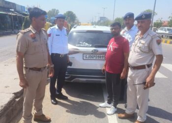 ट्रैफिक पुलिस पंचकूला का ब्लैक फिल्म वाहनों पर कडा शिकजां