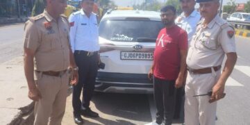 ट्रैफिक पुलिस पंचकूला का ब्लैक फिल्म वाहनों पर कडा शिकजां