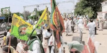 शंभू बॉर्डर पर किसानों ने रेलवे ट्रैक जाम किया
