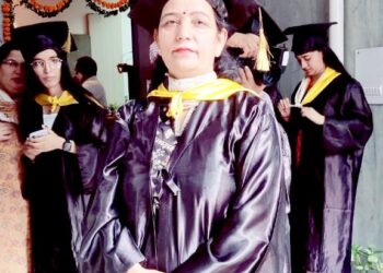 रूपा अरोड़ा ने सीडीओई, पंजाब यूनिवर्सिटी में हिंदी में स्नातकोत्तर की डिग्री हासिल की