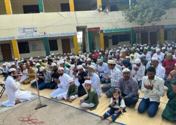 मुस्लिम भाइचारे ने गांव पभात के स्कुल में नमाज़ अदा कर बनाई ईद
