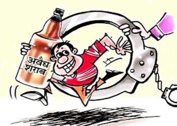 क्राइम ब्रांच नें झाडियो में अवैध शराब बनाते आरोपी को किया गिरफ्तार