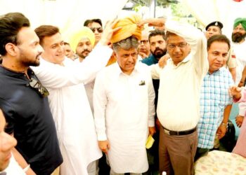 बिक्रम धवन ने संभाला चुनावी मोर्चा, अपने निवास स्थान पर सैंकड़ों समर्थकों के साथ की बैठक