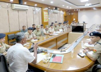 डीसीपी एंव पुलिस पुलिस ऑब्जर्वर नें लोकसभा चुनाव को लेकर पुलिस अधिकारियों व कर्मचारियो की ली मीटिंग