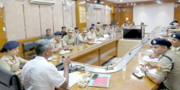 डीसीपी एंव पुलिस पुलिस ऑब्जर्वर नें लोकसभा चुनाव को लेकर पुलिस अधिकारियों व कर्मचारियो की ली मीटिंग