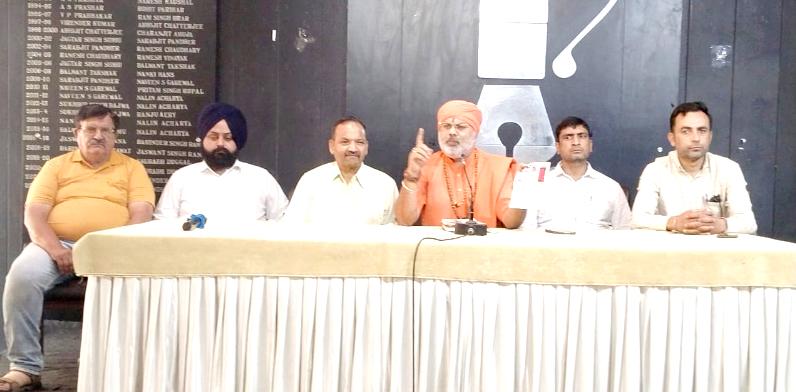 मै सांसद बनू या ना बनू परन्तु चंडीगढ़ वासियों के हर सुख दुःख में साथ खड़ा रहूंगा, यह एक साधु का वचन है: महन्त रवि कान्त मुनि उदासी