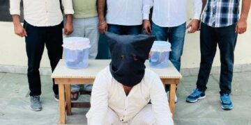 डिटेक्टिव स्टाफ नें अवैध हथियार के साथ एक को किया काबू, 2 देसी पिस्टल, 4 रौंद बरामद