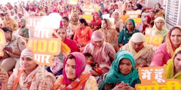 हिसार रैली में अमित शाह भाजपा समर्थन के लिए उठवाए जनता से हाथ