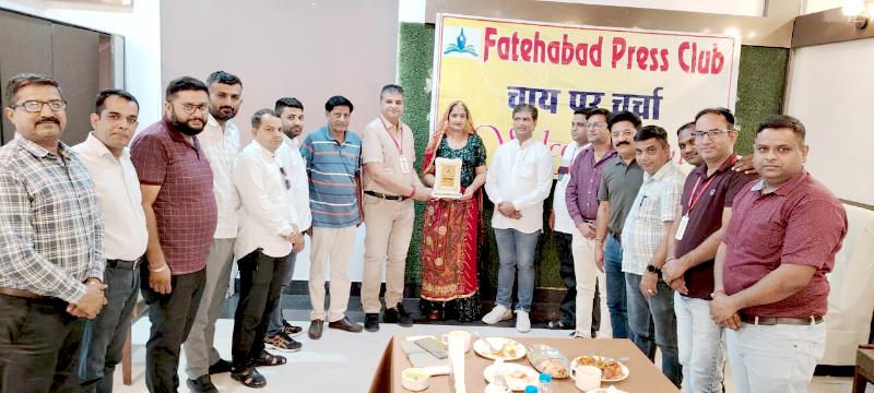 फतेहाबाद प्रेस क्लब से चाय पर चर्चा में बोलीं जिप चेयरपर्सन सुमन  खीचड़ : मौका मिला तो जरूर लड़ेंगी विधानसभा चुनाव