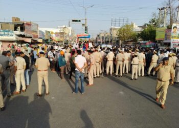 फायरिंग मामले में घायल गोली ने तोड़ा दम, परिजनों ने किया रोड जाम