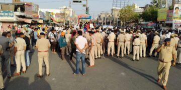 फायरिंग मामले में घायल गोली ने तोड़ा दम, परिजनों ने किया रोड जाम