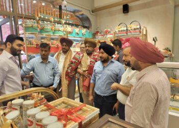 लुधियाना डूगरी में गोपाल स्वीट्स के 18वे आउटलेट का शुभारंभ