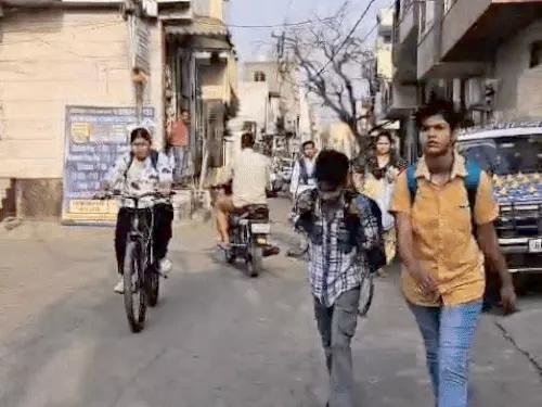 हरियाणा में दोगुने बोझ का बस्ता ढ़ो रहे बच्चे