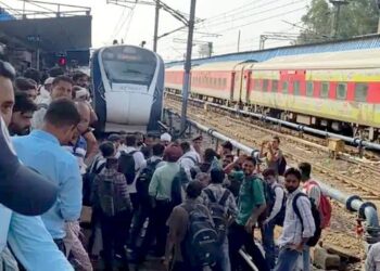 हरियाणा में गुस्साए यात्रियों ने वंदेभारत रोकी