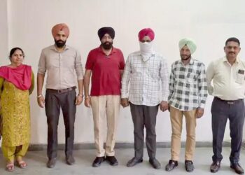 अमृतसर में रिश्वत लेते सुपरिटेंडेंट गिरफ्तार