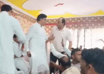 हरियाणा में कांग्रेस के संगठन सृजन कार्यक्रम में हंगामा: कार्यकर्ता बोला- बराला के सपोर्ट से जीते विधायक