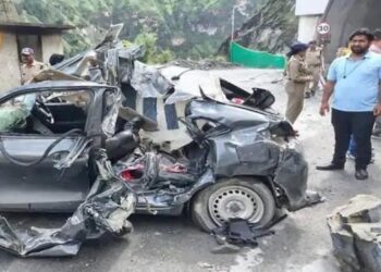 फतेहाबाद के परिवार की कार पर उत्तराखंड में गिरा पत्थर: पत्नी की मौत- पति और बेटी घायल