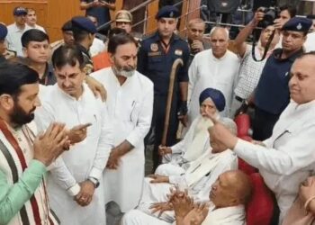 हरियाणा BJP का संविधान हत्या दिवस: व्यक्ति CM सैनी से बोला- इमरजेंसी में मेरे पिता का मार-मारकर भरता बनाया