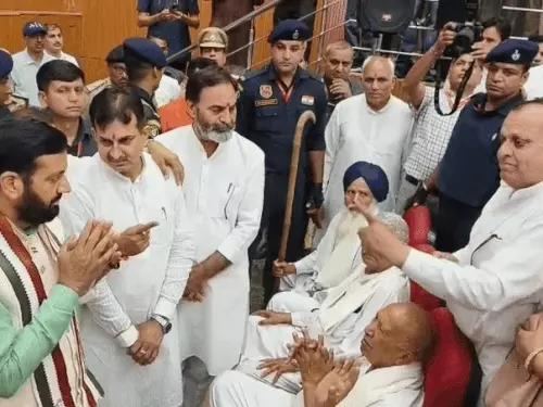 हरियाणा BJP का संविधान हत्या दिवस: व्यक्ति CM सैनी से बोला- इमरजेंसी में मेरे पिता का मार-मारकर भरता बनाया