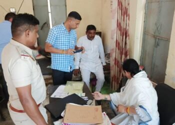 गांव बनभौरी में सीएम फ्लाइंग टीम ने तीन सीएससी सेंटरों पर अचानक मारा छापा