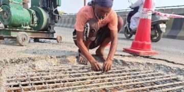 डेराबस्सी में घग्गर नदी पर बना पुराना पुल फिर क्षतिग्रस्त