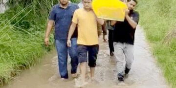 श्मशान घाट तक जलभराव, पानी में अर्थी उठाकर चले लोग:कार भाखड़ा नहर में गिरी, 2 हजार एकड़ फसल तबाह, गड्‌ढे में डूबा बच्चा, मौत