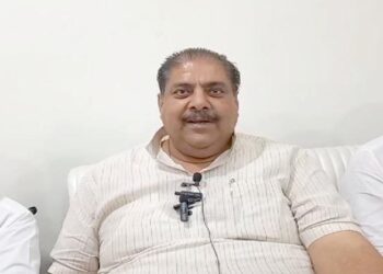 अजय चौटाला बोले- परिवार एक होने का चैप्टर क्लोज:​​​​​​​ OP चौटाला के कहने पर नैना की जगह दुष्यंत डिप्टी CM बने, अभय बताए- कहां है उसका जूता